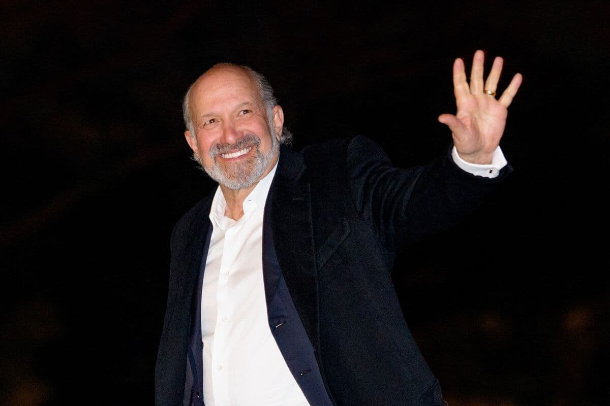 Lutnick Threatens 100% Chip Tariffs